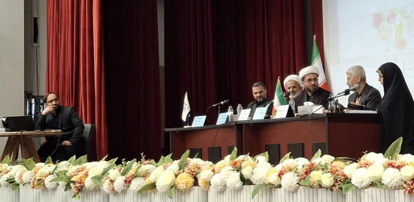  تصاویر جلسه معرفی و نقد کتاب آموزش دینی؛ روش تدریس هدیه های آسمان  4