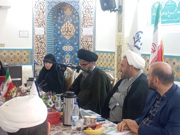 نشست های علمی با موضوع : ارزیابی الگوی چند وجهی نقش معلم با تاکید بر نقد انگاره های معلمی 8