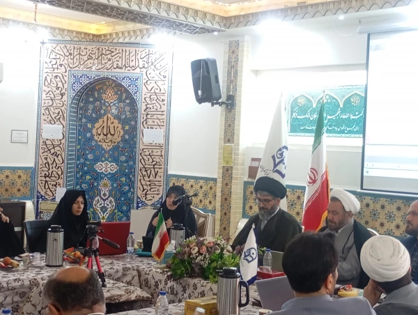 نشست های علمی با موضوع : ارزیابی الگوی چند وجهی نقش معلم با تاکید بر نقد انگاره های معلمی 9