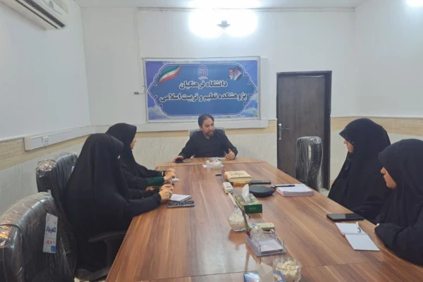  نشست (گفتگوی) دانشجویی با موضوع:  بررسی نفوذ آرام سکولاریسم در نظام آموزشی ایران. 3