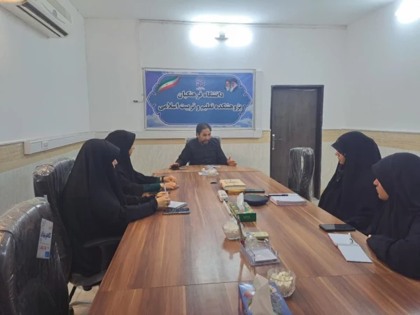  نشست (گفتگوی) دانشجویی با موضوع:  بررسی نفوذ آرام سکولاریسم در نظام آموزشی ایران. 4